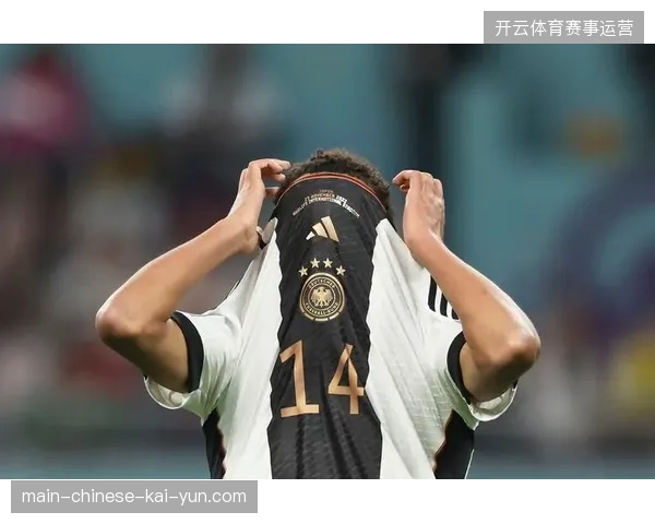 穆西亚拉的个人盘带与远射结合,将有效吸引德国队对手的防守注意力 穆西亚拉的个人盘带与远射结合,将有效吸引德国队对手的防守注意力